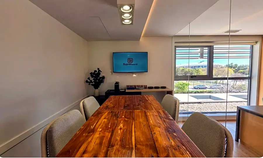 Sala de juntas de SupraSummit